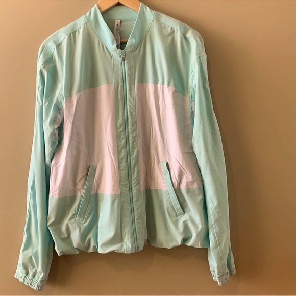 Lululemon Bomber Jacket 🤍 - Picture 4 of 6